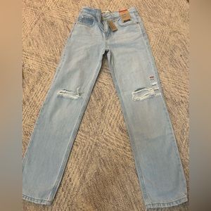 Hard to find Size 24‼️Levi’s Low Pro Charlie Won-light wash-size 24